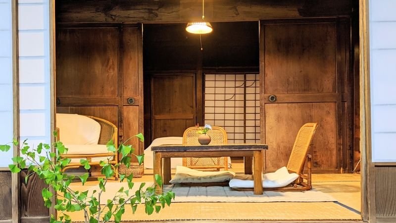 Couple transforms abandoned Japanese home into gue…