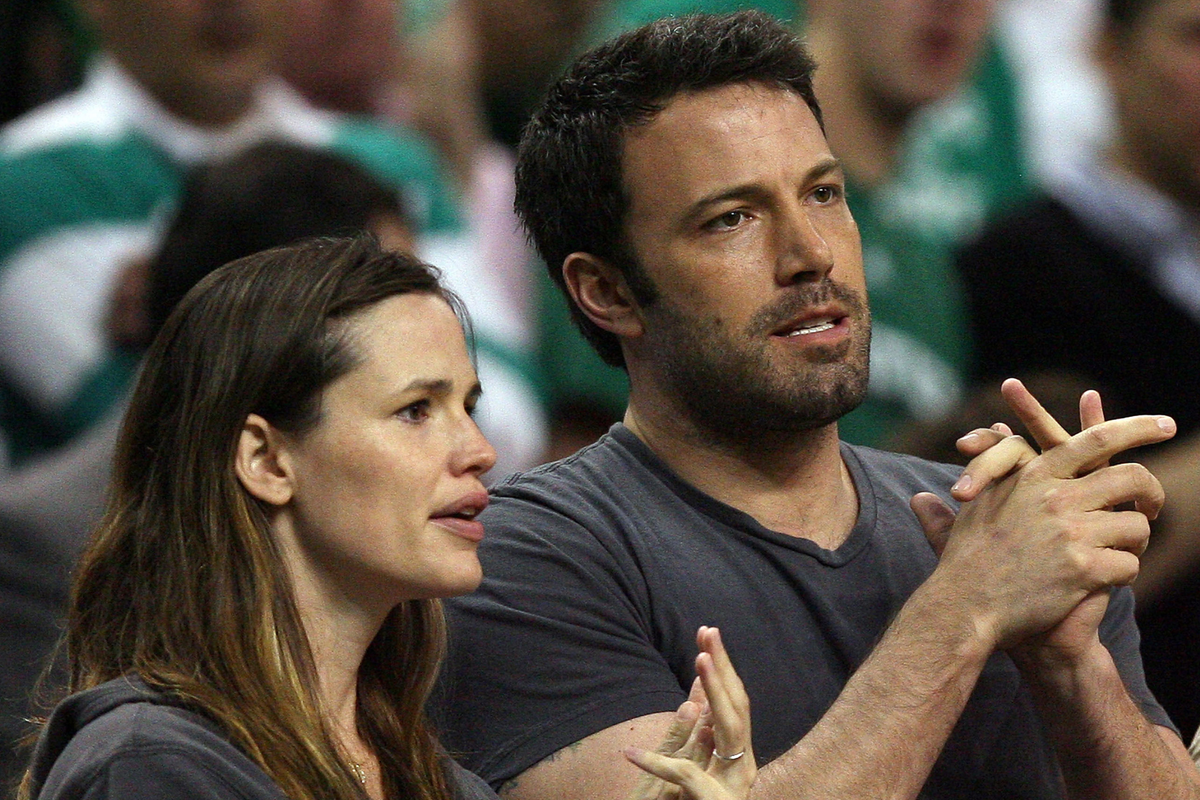 Ben Affleck and Jennifer Garner reunite for commendable Thanksgiving cause Ben Affleck and Jennifer Garner reunite for commendable Thanksgiving cause