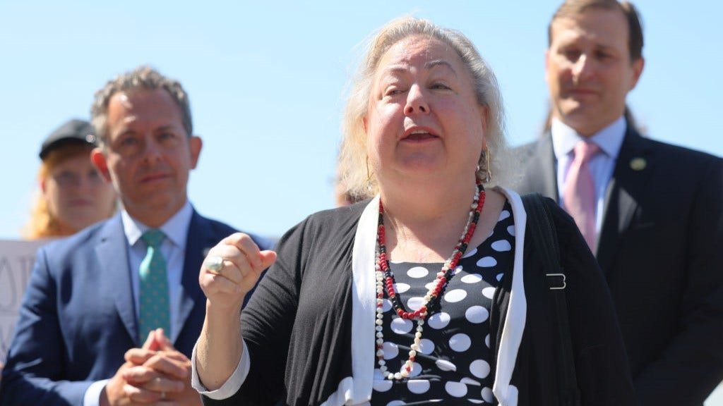 Top NY Dem ridiculed for floating secession to Can…
