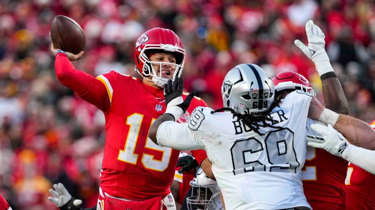 NFL QB questions: What’s wrong with Mahomes,…