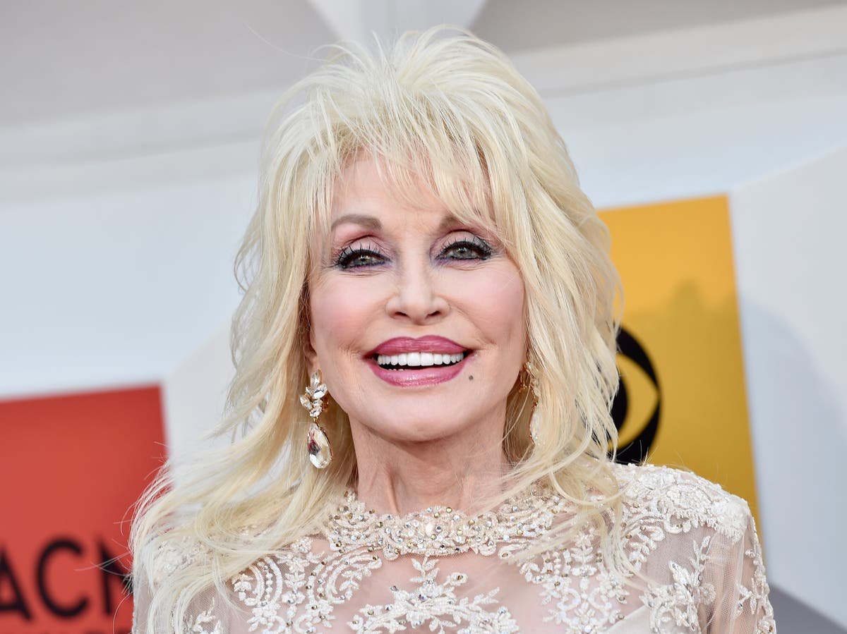 Dolly Parton reveals why her husband never attends…