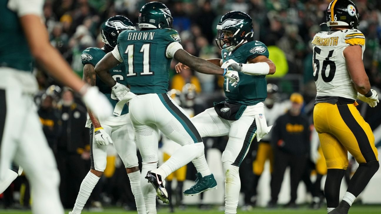 Eagles revive passing game as Jalen Hurts deals with broken finger