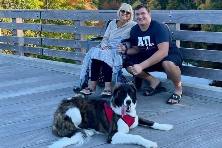 How his mother’s memory inspires Falcons G Chris Lindstrom