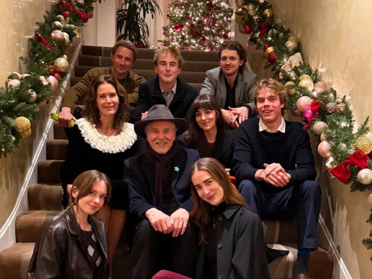 Don Johnson shares rare family photo with five children including Dakota Johnson for 75th birthday Don Johnson shares rare family photo with five children including Dakota Johnson for 75th birthday