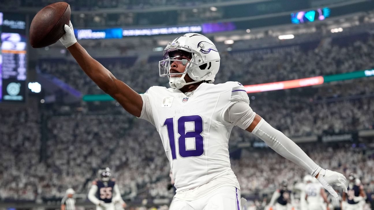 Justin Jefferson, Vikings pay tribute to Randy Moss amid cancer fight