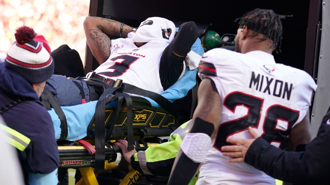 Injury-riddled Texans lose WR Tank Dell to leg injury Injury-riddled Texans lose WR Tank Dell to leg injury