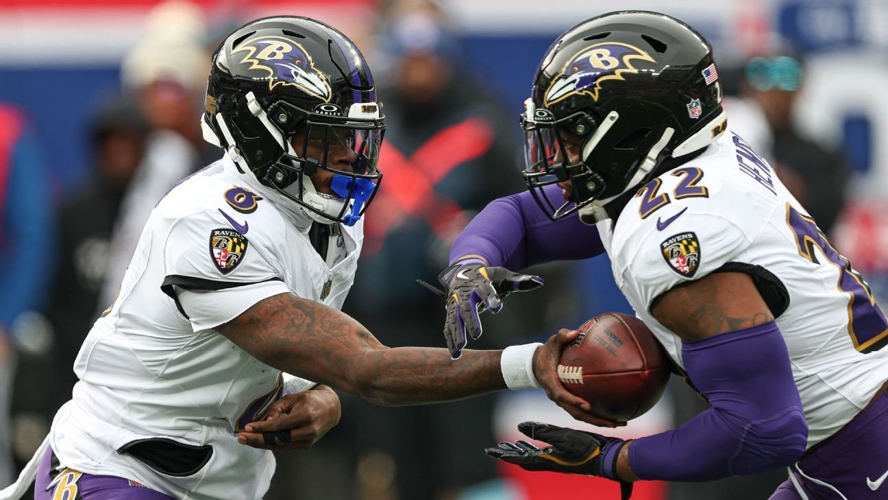 Derrick Henry sets single-season Ravens TD record on Christmas