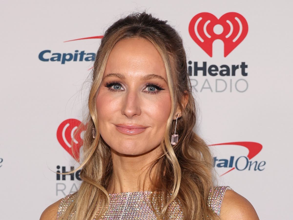 Nikki Glaser postpones ‘really invasive’ plastic surgery to host the Golden Globes