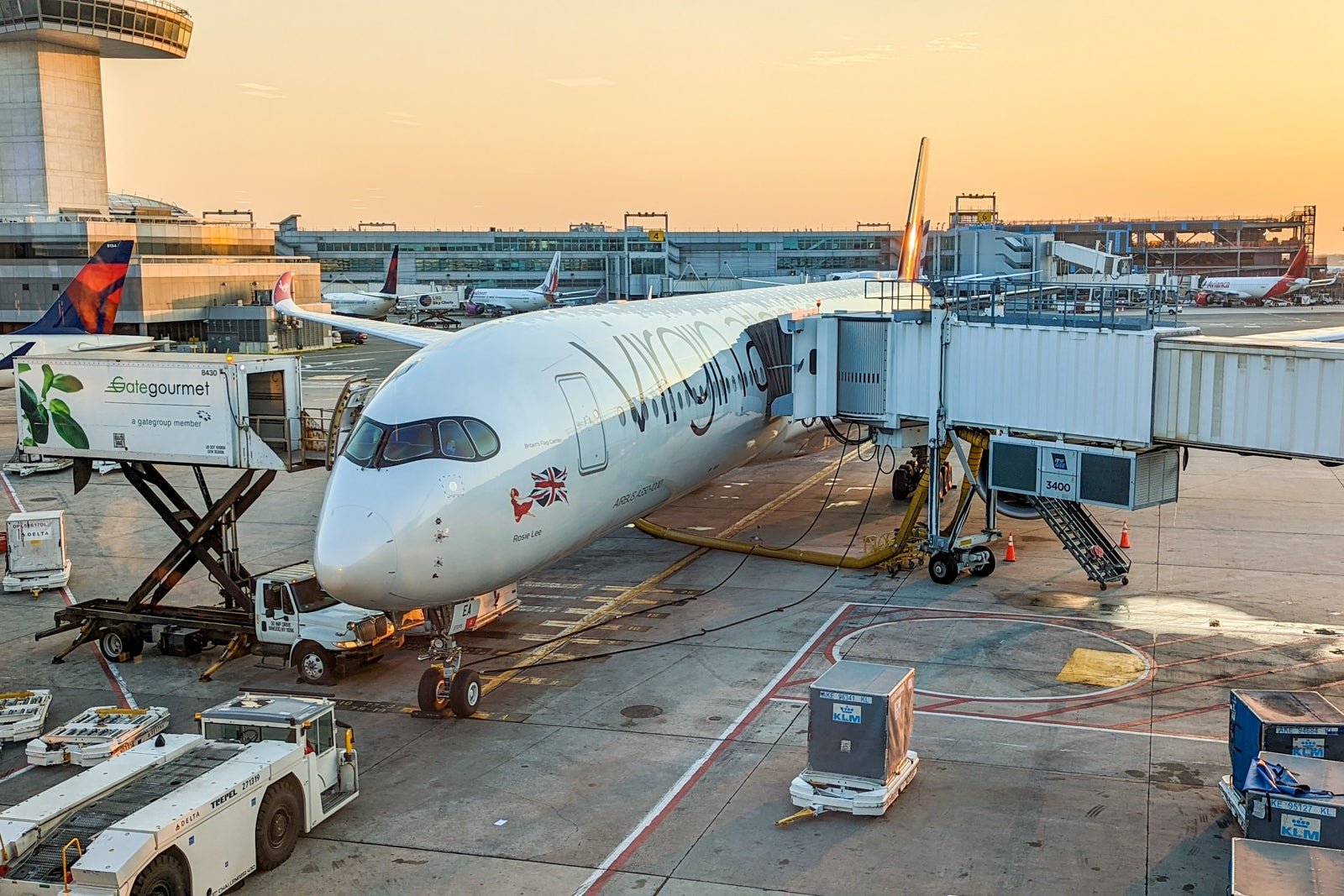 Earn 4,000 bonus Virgin points by linking your Virgin Red and Flying Club accounts Earn 4,000 bonus Virgin points by linking your Virgin Red and Flying Club accounts