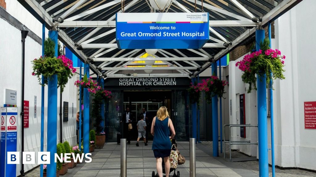Patients of disgraced surgeon call reports a ‘whitewash’ Patients of disgraced surgeon call reports a ‘whitewash’