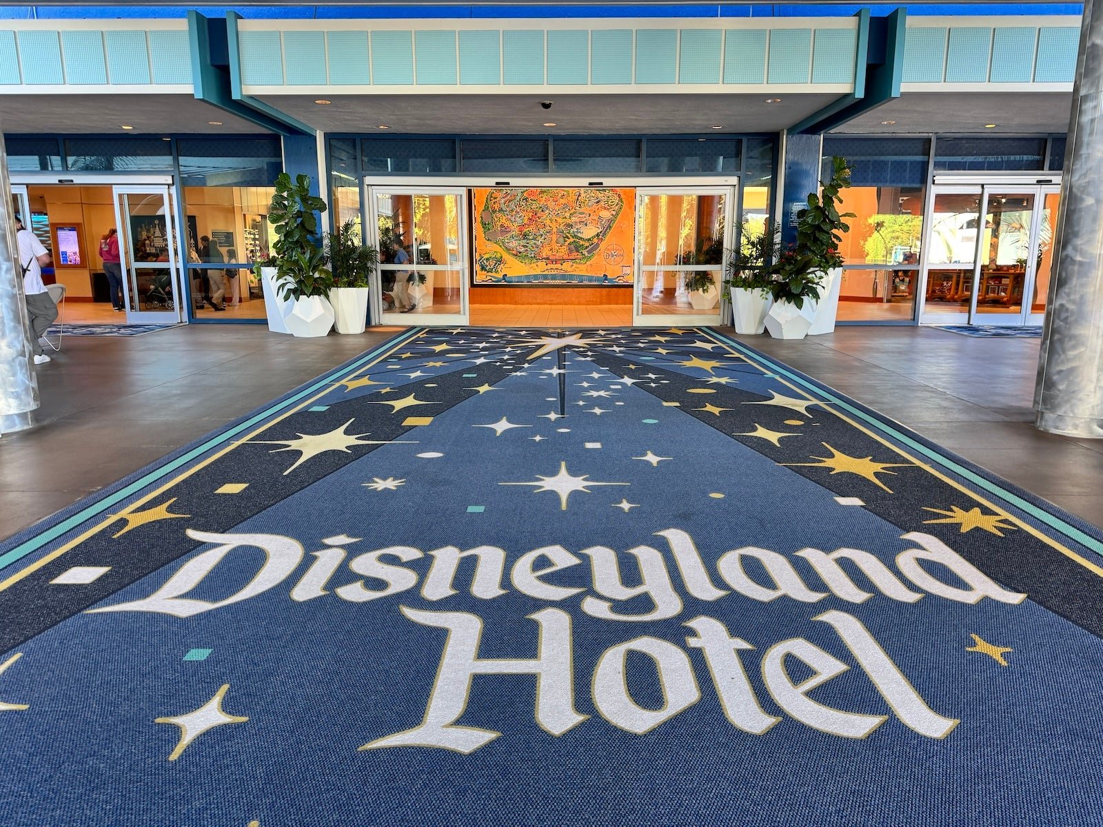 4 reasons staying at a Disneyland hotel is worth it