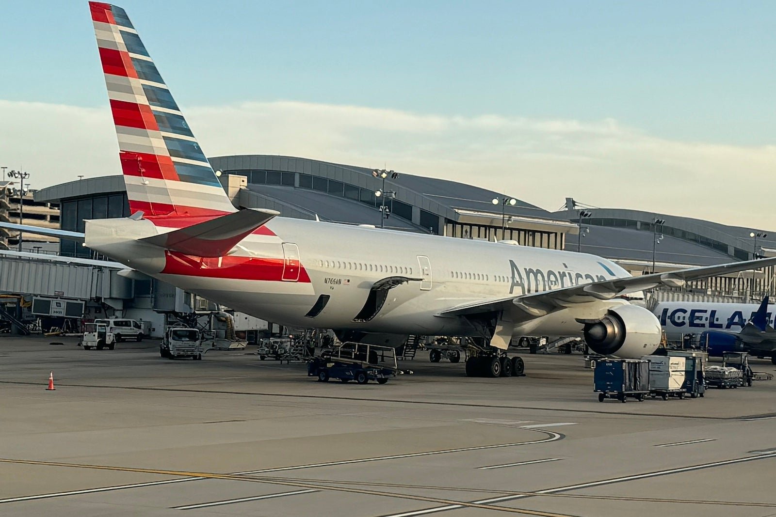 Refurbish or replace? American Airlines ponders fa…