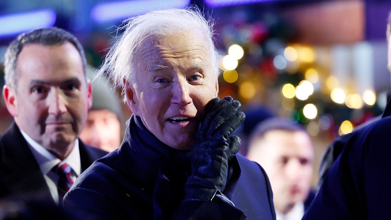 Biden attends national Christmas tree lighting on …