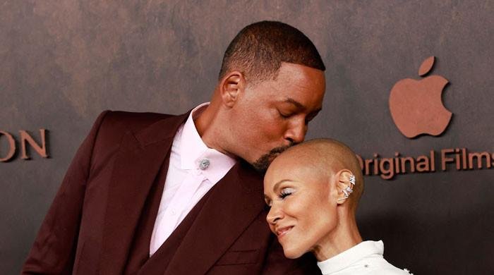 Will Smith, Jada Pinkett flourish ahead of Christm…