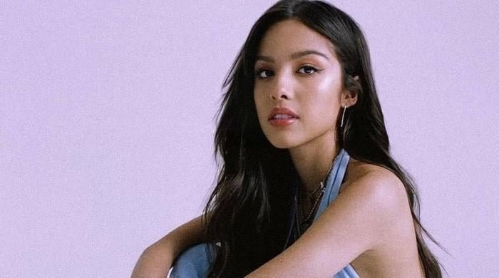 Olivia Rodrigo flaunts her 1950s-inspired look ami…