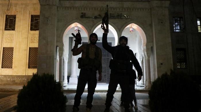 Thousands flee as Syrian rebels push on towards Ho…