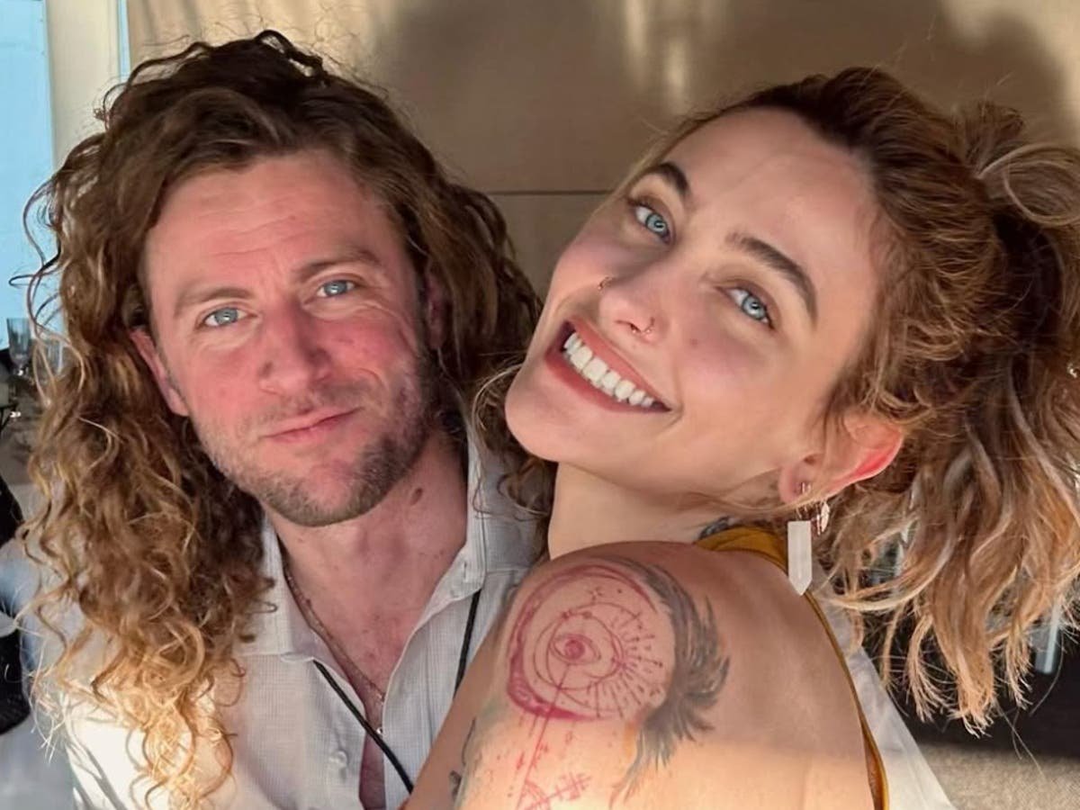 Michael Jackson’s daughter Paris Jackson shows off…