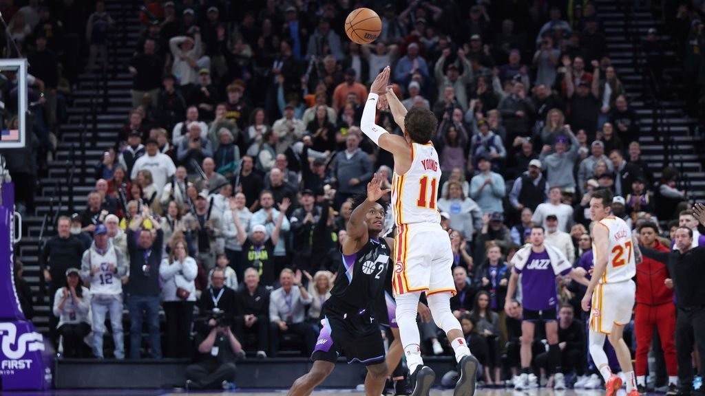 Trae Young hits 50-foot buzzer-beater to lift Hawks over Jazz