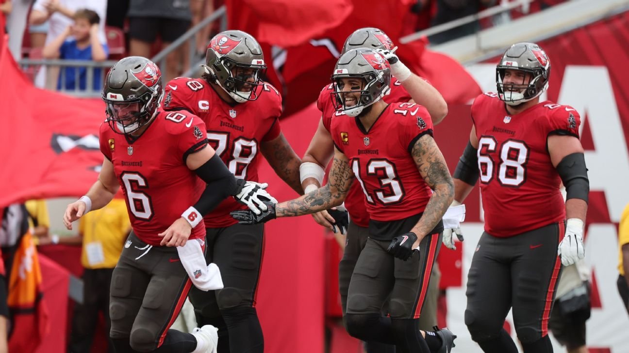 Playoff-bound Bucs bonded watching Falcons-Commanders thriller