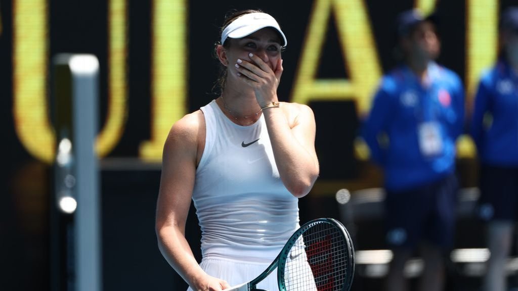 No. 3 Coco Gauff eliminated at Australian Open by No. 11 Paula Badosa