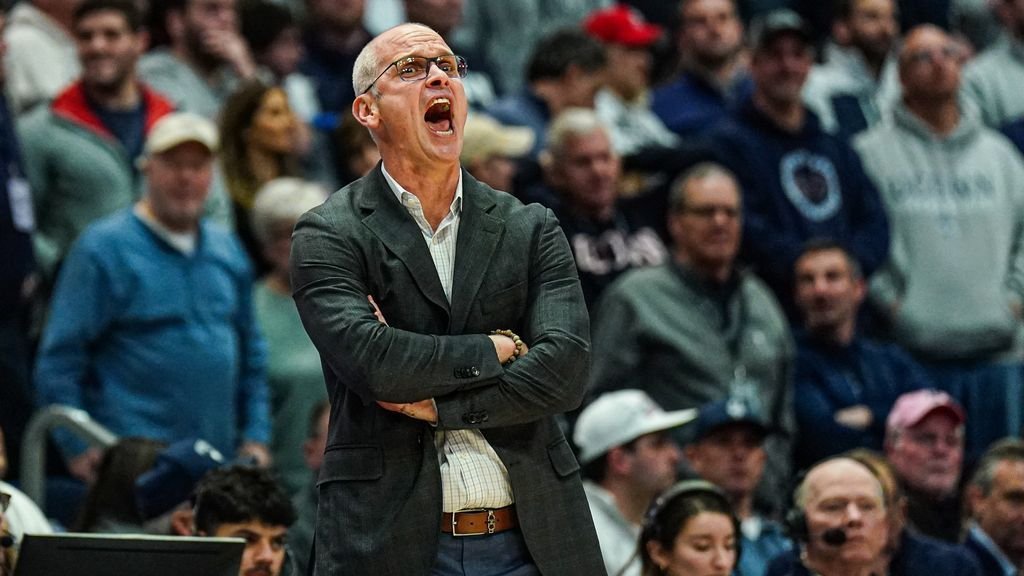 UConn’s Dan Hurley after berating ref – Show other coaches