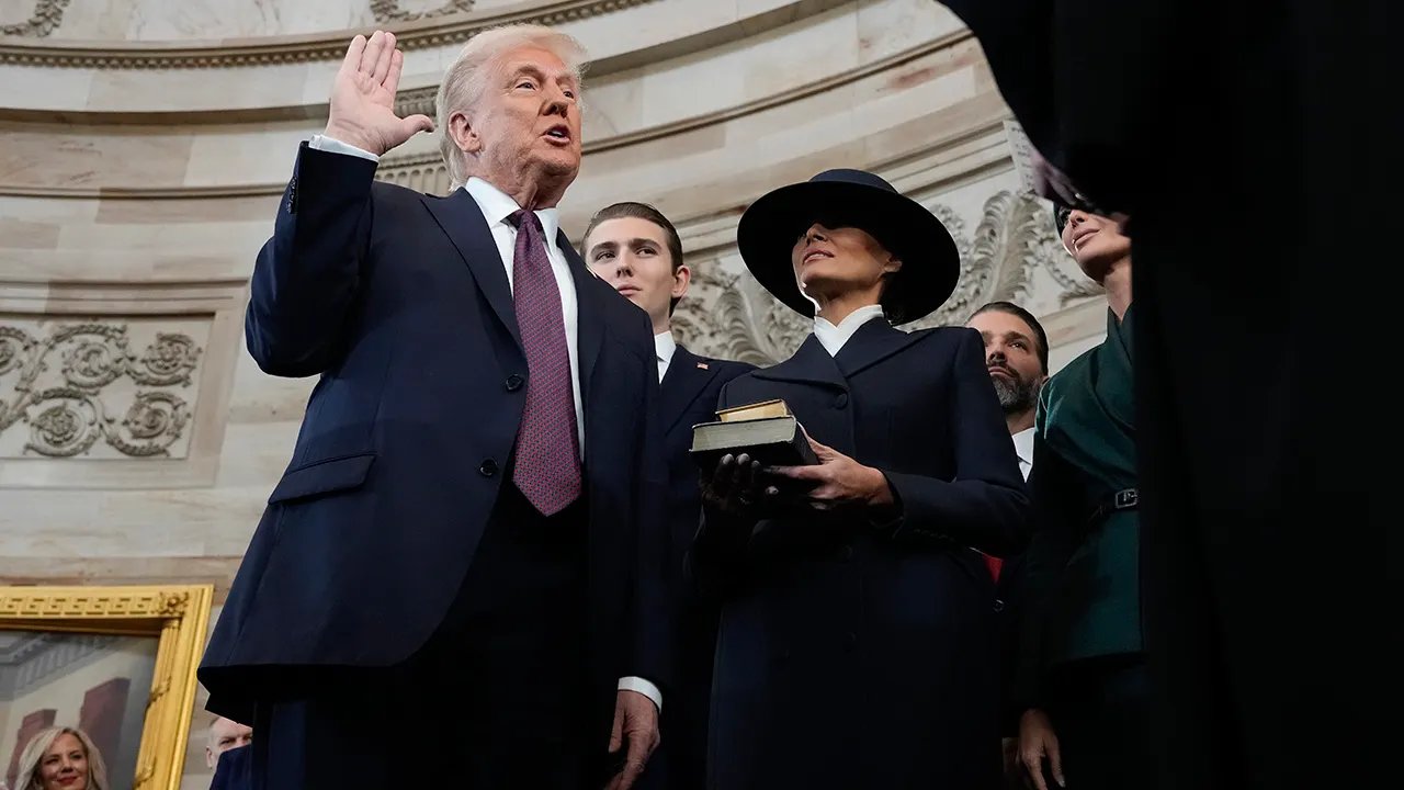 Trump doesn’t place hand on Bibles during inauguration