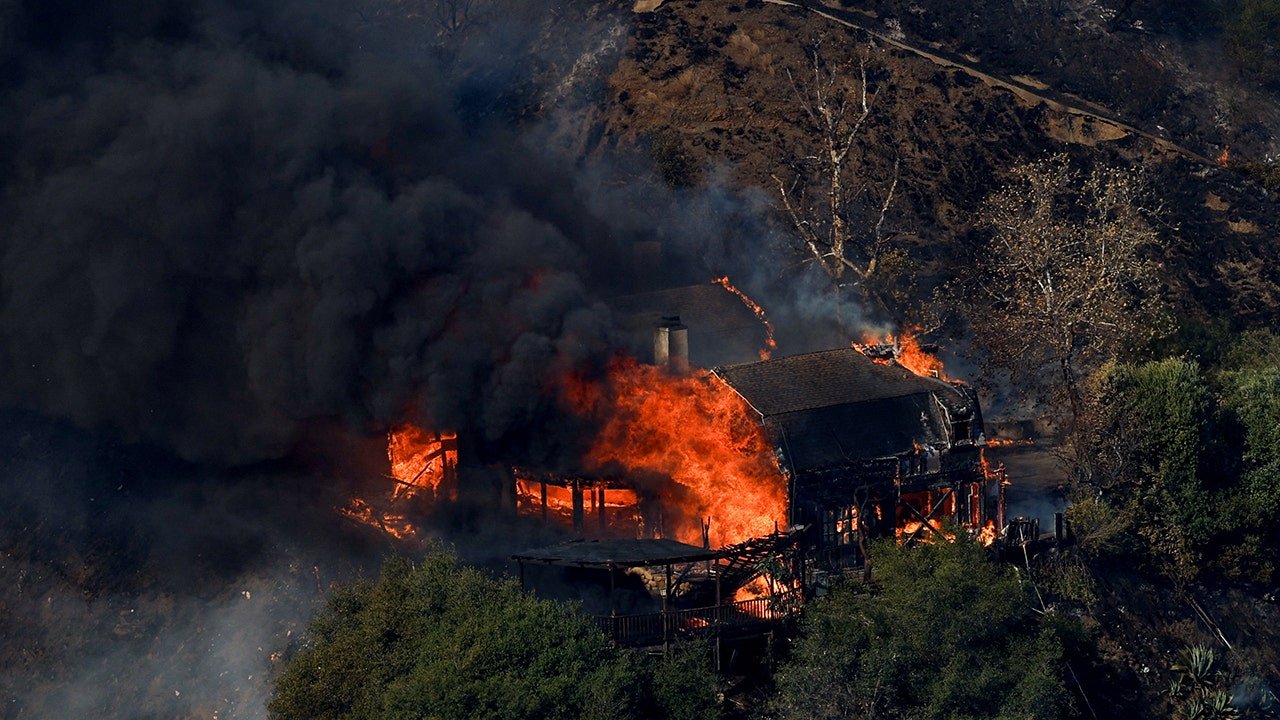 LA Hughes Fire only 14% contained after burning 10K acres