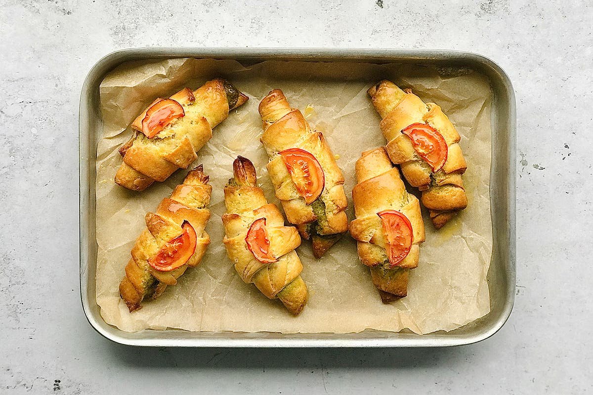 Vegan tomato and pesto croissants: A flaky twist on a breakfast classic