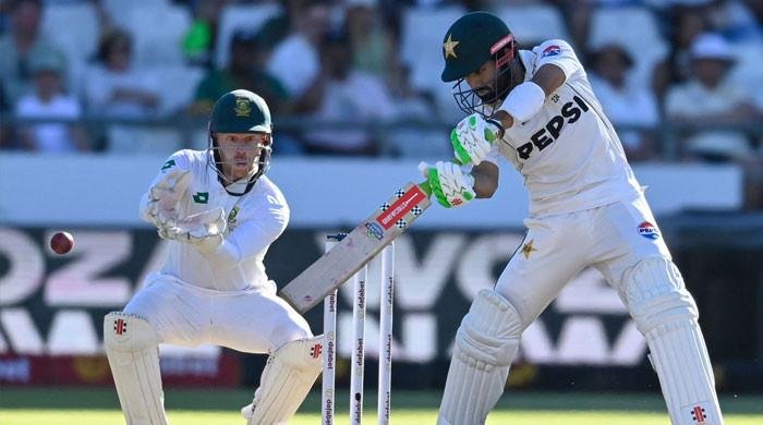 Pakistan look to stabilise after losing early wick