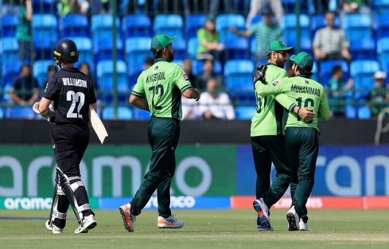 Champions Trophy: Young, Latham tons power New Zealand to 320 runs against Pakistan Champions Trophy: Young, Latham tons power New Zealand to 320 runs against Pakistan