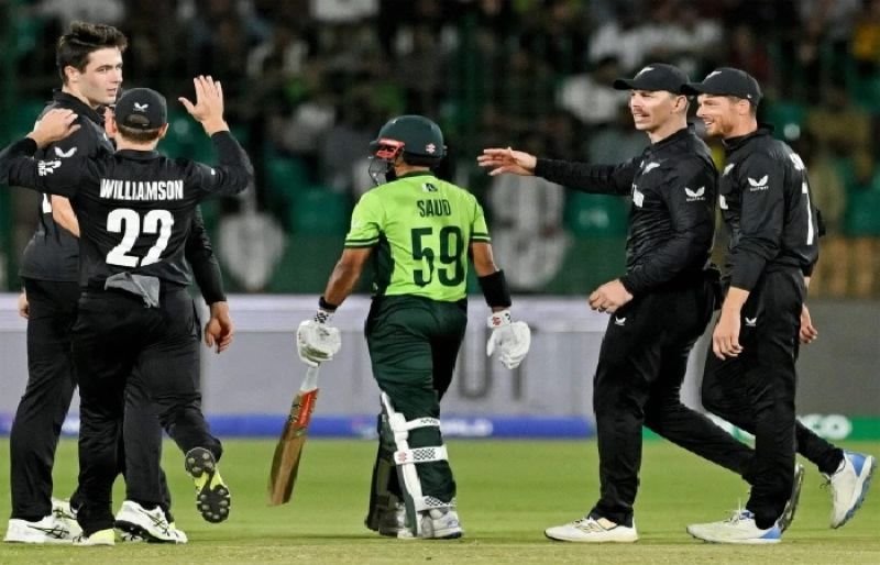 Champions Trophy: Pakistan’s underwhelming performance hands New Zealand easy win Champions Trophy: Pakistan’s underwhelming performance hands New Zealand easy win