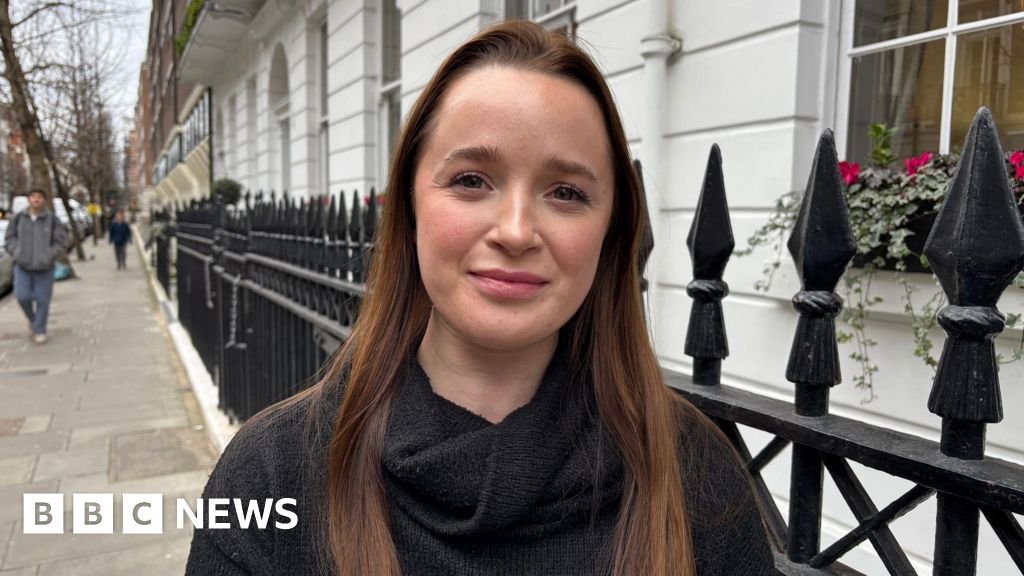 Audiologists raise concern over headphone use in young people Audiologists raise concern over headphone use in young people