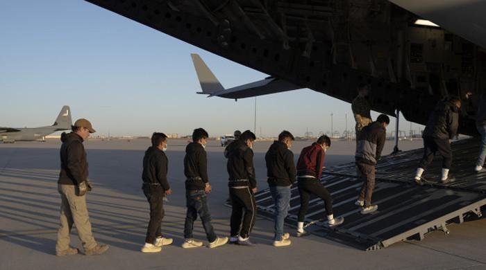 Pakistanis among nearly 120 migrants deported from US to Panama Pakistanis among nearly 120 migrants deported from US to Panama
