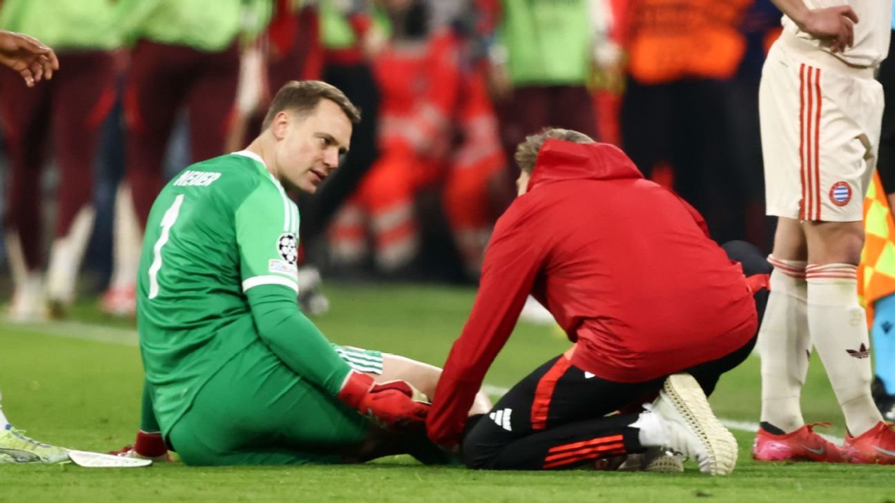 Manuel Neuer suffers injury while celebrating Bayern Munich goal Manuel Neuer suffers injury while celebrating Bayern Munich goal