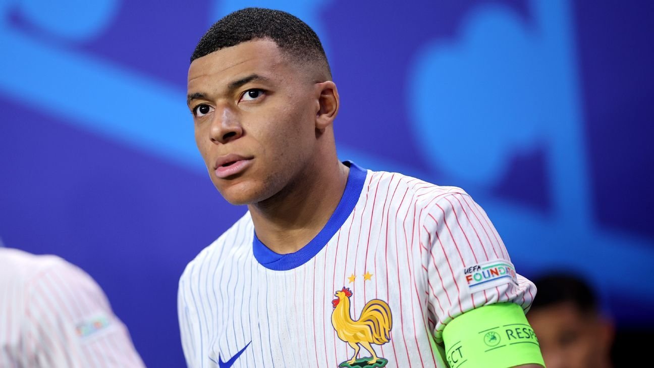 Kylian Mbappé returns to France squad after 6-month absence