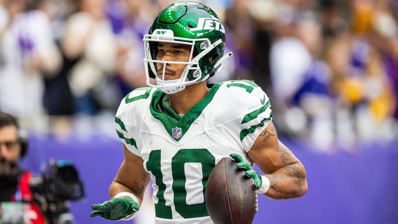 Sources – Jets’ Allen Lazard takes pay cut to .25M base salary Sources – Jets’ Allen Lazard takes pay cut to .25M base salary