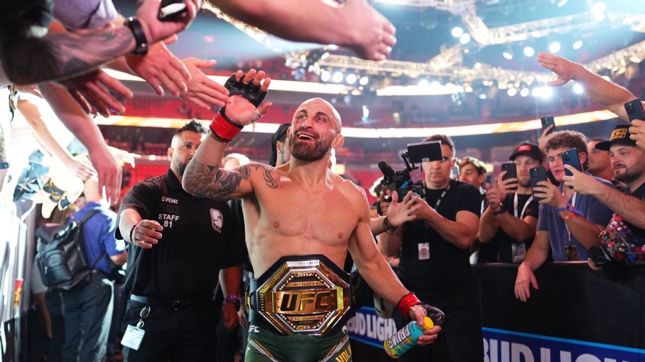 Who will new featherweight title-holder Volkanovski fight in his first defense?