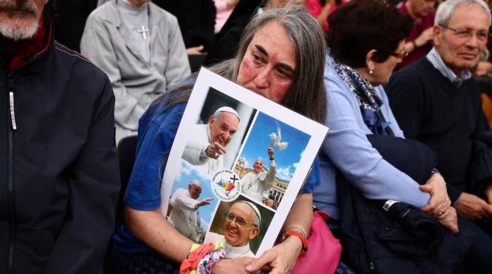 Thousands mourn as Pope Francis’ body lies in state at St Peter’s Thousands mourn as Pope Francis’ body lies in state at St Peter’s