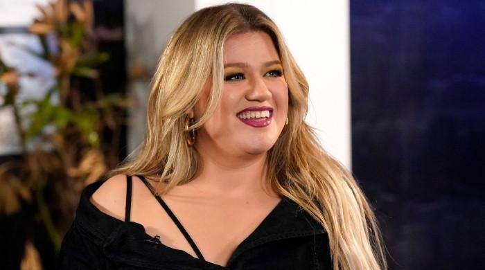 Kelly Clarkson recalls son’s innocent query about his father Kelly Clarkson recalls son’s innocent query about his father