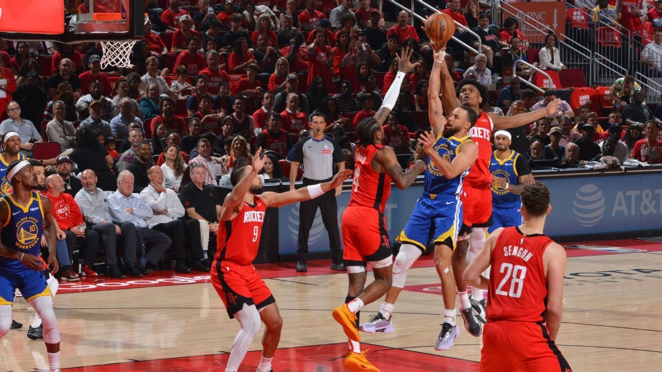 Warriors irked as Rockets take aim at Curry’s injured thumb