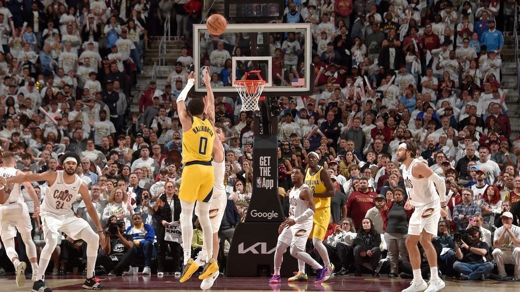 Pacers stun Cavaliers with furious rally in final minute Pacers stun Cavaliers with furious rally in final minute