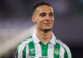 Antony says farewell to Real Betis amid Man United return