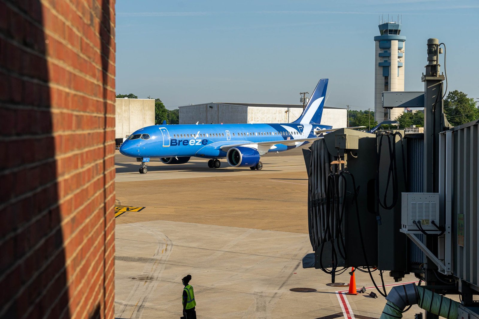 Breeze Airways adds two new cities in 16-route expansion Breeze Airways adds two new cities in 16-route expansion