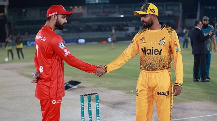 Islamabad United win toss, opt to bat first against Peshawar Zalmi Islamabad United win toss, opt to bat first against Peshawar Zalmi