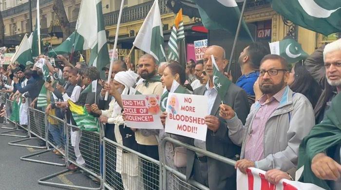 PML-N supporters rally in London against India’s war rhetoric PML-N supporters rally in London against India’s war rhetoric