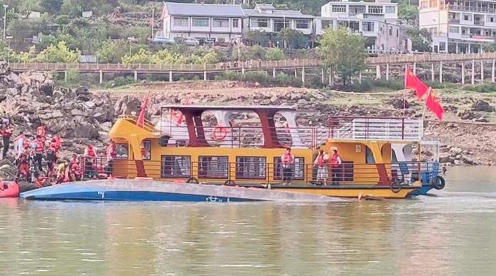 Three dead, 60 hurt as China boats carrying tourists capsize Three dead, 60 hurt as China boats carrying tourists capsize