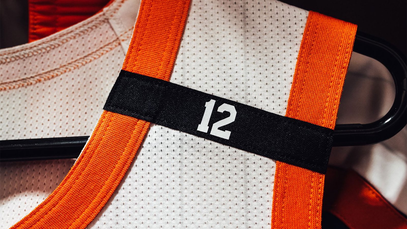 New York Knicks Honour Hall Of Famer Dick Barnett With Commemorative Jersey Band – SportsLogos.Net News New York Knicks Honour Hall Of Famer Dick Barnett With Commemorative Jersey Band – SportsLogos.Net News
