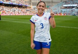 Lo’eau LaBonta makes USWNT history with support from ‘Momma Em’