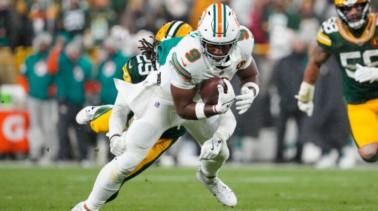 Sources: Steelers unlikely to trade for TE Smith, to host WR Davis Sources: Steelers unlikely to trade for TE Smith, to host WR Davis