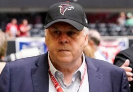 Fred Smith, ex-Washington NFL team part-owner, FedEx founder, dies